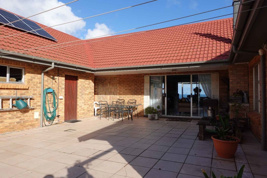 6 Bedroom Property for Sale in Outeniqua Strand Western Cape